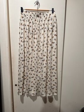 Women's Cream Floral Pleated Maxi Skirt